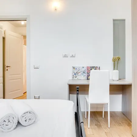 Walk To Navigli - Via Gola - 2 Bedrooms Milan