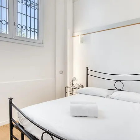 Walk To Navigli - Via Gola - 2 Bedrooms Apartment