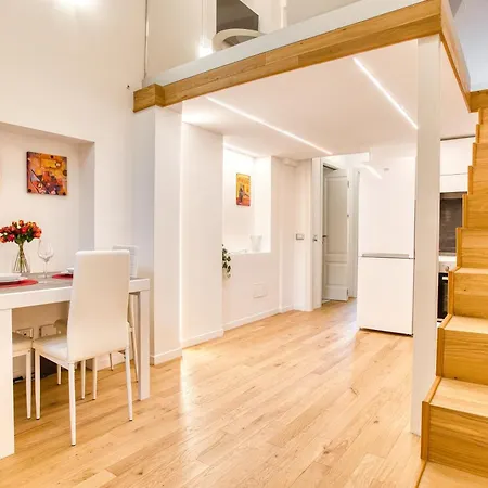 Walk To Navigli - Via Gola - 2 Bedrooms Apartment *