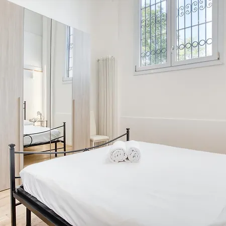 Apartment Walk To Navigli - Via Gola - 2 Bedrooms Milan