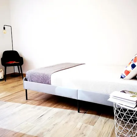 Cozy Flat 50 Meters From The Metro شقة *