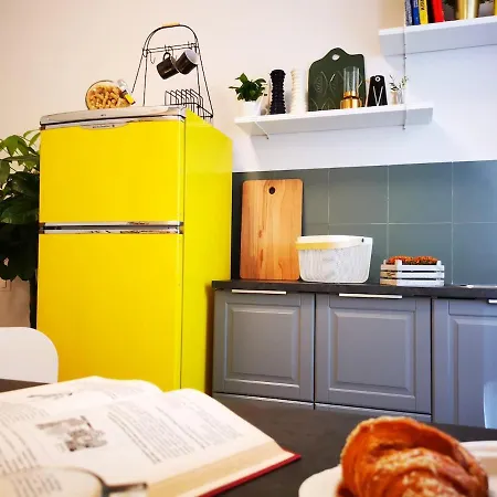 Cozy 50 Meters From The Metro *