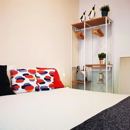 Cozy 50 Meters From The Metro *