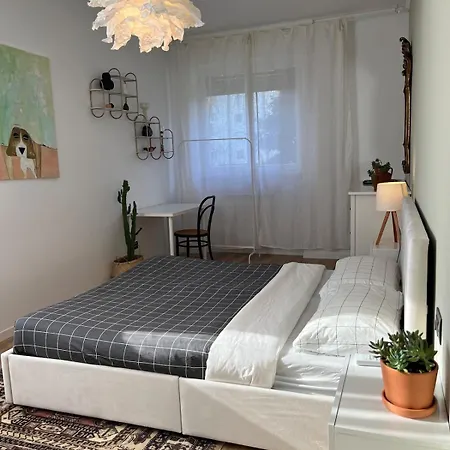 Southern M1 Red Line Metro 20 Min To Center Apartment