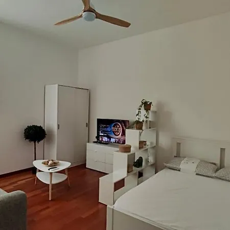 Tibaldi Navigli House * Milánó