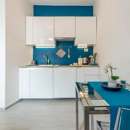 Navigli - Darsena; La Perla Di *