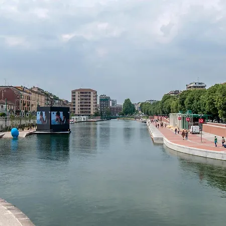 Navigli - Darsena; La Perla Di Milán