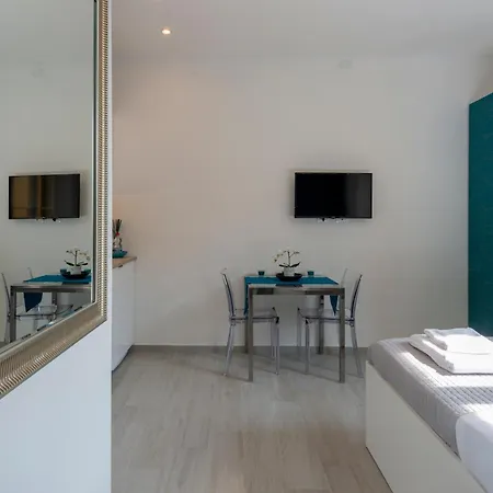 Navigli - Darsena; La Perla Di