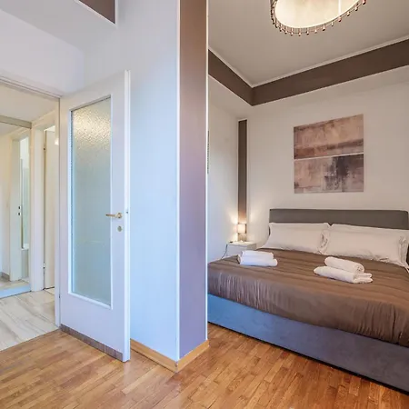 Elegante Attico Con Terrazzo Esclusivo Milán