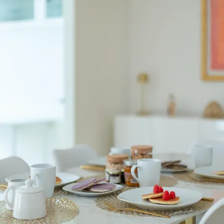 Design With Terrace In Апартаменты Милан
