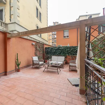 Design With Terrace In Апартаменты Милан