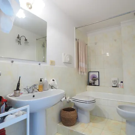 Piano Alto Vista Sul Parco Apartament Mediolan