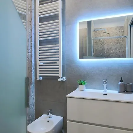 Wide & Bright 2 Bedroom Flat 50m From M4 Station * Milan