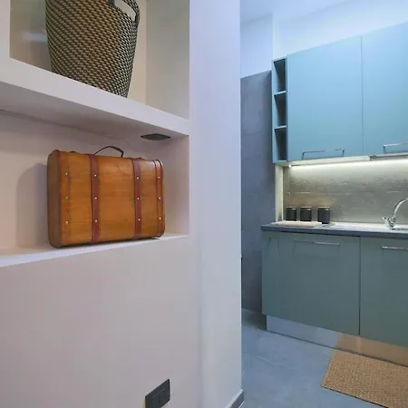 Wide & Bright 2 Bedroom Flat 50m From M4 Station Milan