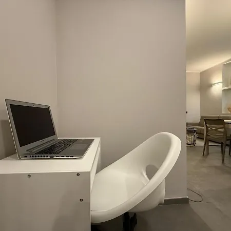 Wide & Bright 2 Bedroom Flat 50m From M4 Station Appartement