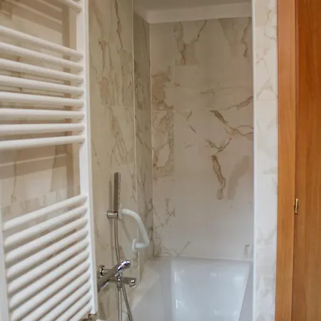 Appartement New Apt 10 Minutes Duomo Milaan