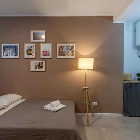 Authentic Private Flat 2 Min From Navigli شقة