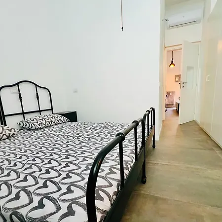 Apartment 3 In Navigli Center Close To The Metro With Parking Milan