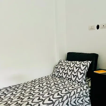 3 In Navigli Center Close To The Metro With Parking Apartment *