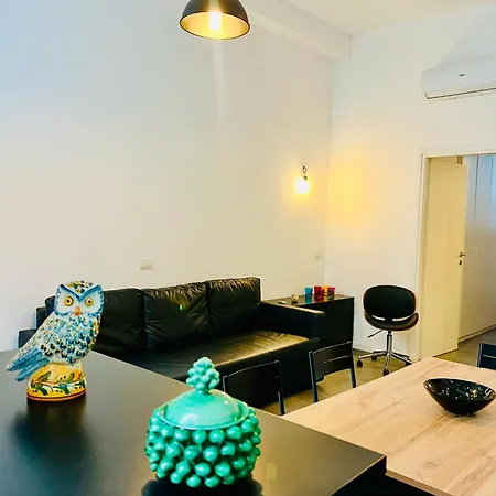 3 In Navigli Center Close To The Metro With Parking Apartment Milan