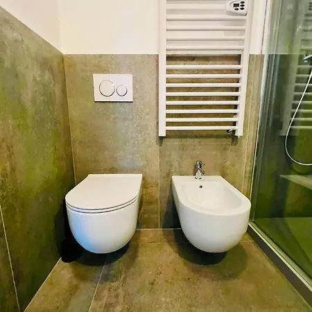 3 In Navigli Center Close To The Metro With Parking *