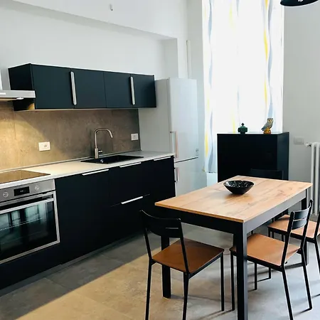3 In Navigli Center Close To The Metro With Parking * Milan