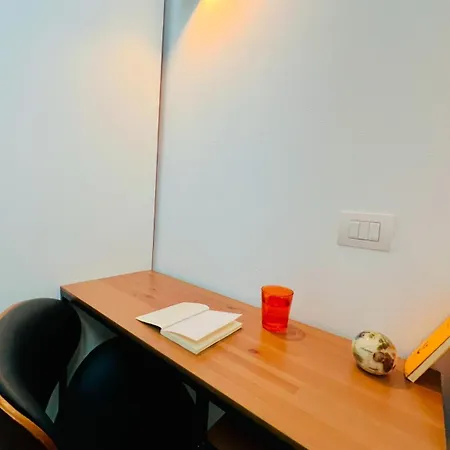 3 In Navigli Center Close To The Metro With Parking Apartment