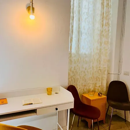 3 In Navigli Center Close To The Metro With Parking Apartment *