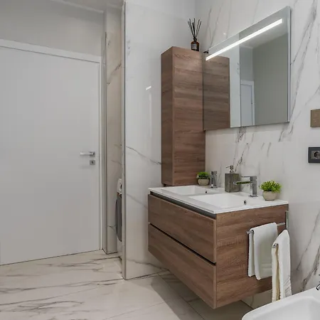 Luxury 2 Bedroom In アパート ミラノ