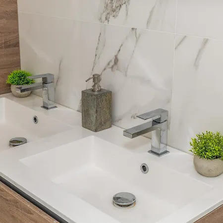 Appartement Luxury 2 Bedroom In *