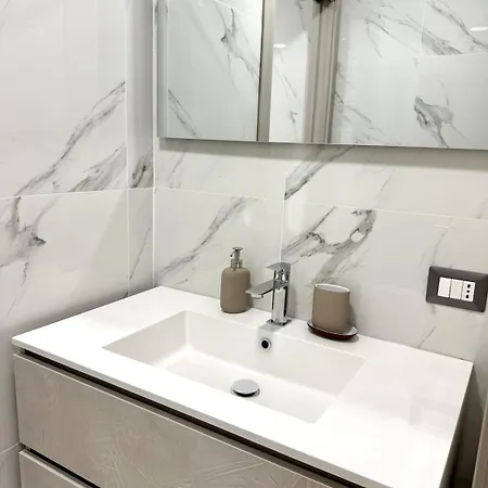 Apartment Duomo 10 Minutes-Metro M4 Argonne-Linate Airport *