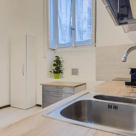 Free Parking Navigli Urban Retreat Milan