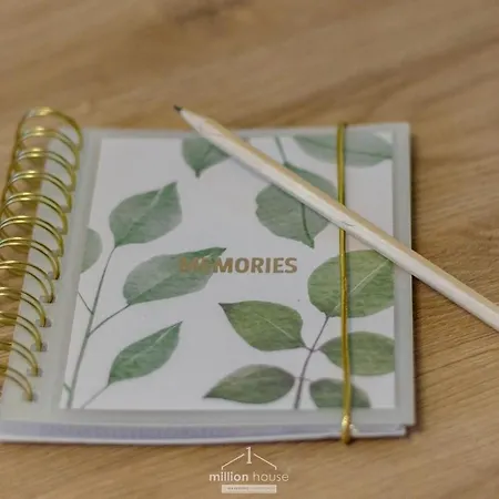 Spacious 4-bed 2-bath, 3 Min Walk To M1 Bande Nere Apartmán