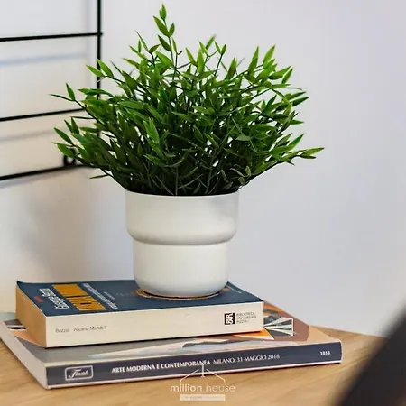 شقة Spacious 4-bed 2-bath, 3 Min Walk To M1 Bande Nere ميلان