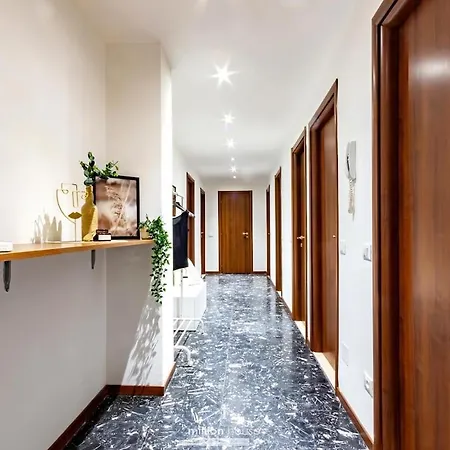 شقة Spacious 4-bed 2-bath, 3 Min Walk To M1 Bande Nere *