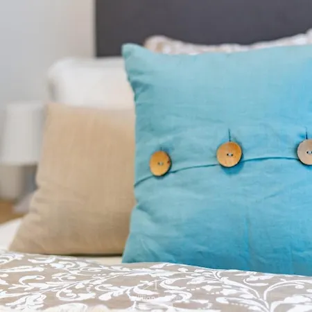 Spacious 4-bed 2-bath, 3 Min Walk To M1 Bande Nere *