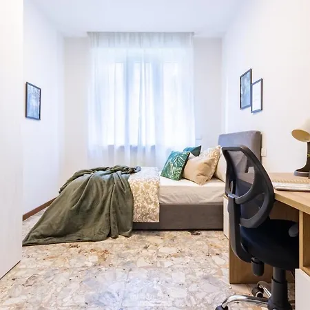 Spacious 4-bed 2-bath, 3 Min Walk To M1 Bande Nere ميلان