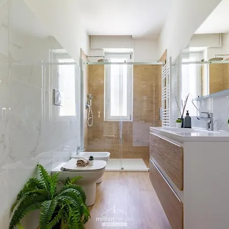 Spacious 4-bed 2-bath, 3 Min Walk To M1 Bande Nere * Milaan