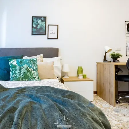 Spacious 4-bed 2-bath, 3 Min Walk To M1 Bande Nere