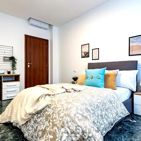 Spacious 4-bed 2-bath, 3 Min Walk To M1 Bande Nere شقة ميلان