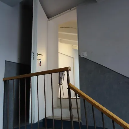 Charming On The Roofs Of Navigli Апартаменты *