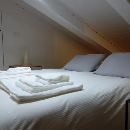 Charming On The Roofs Of Navigli Apartamento