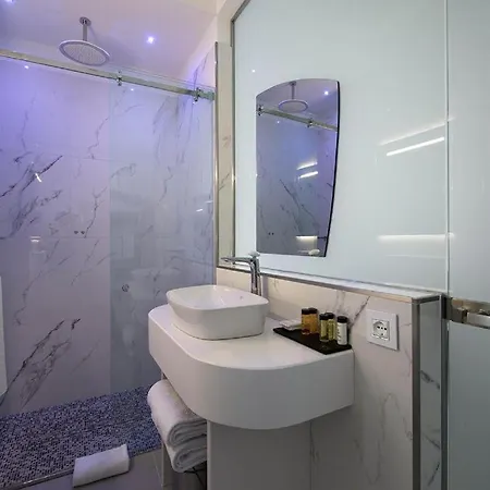 Otel Gatto Bianco Mia