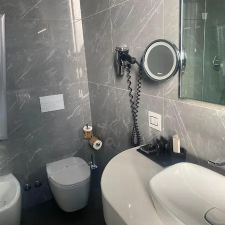 Gatto Bianco Mia Otel Milano