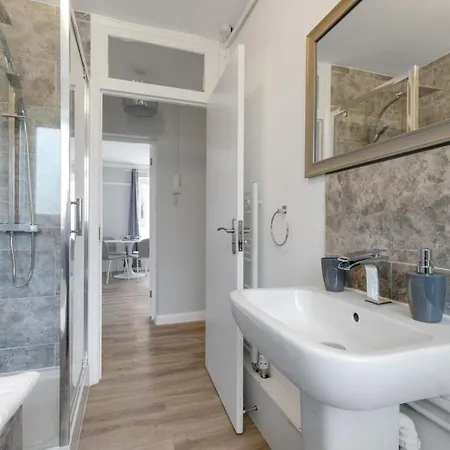 Central 3bdr In Apartment