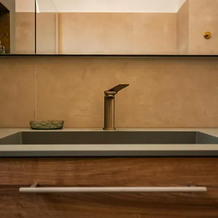 公寓 Charming Modern Near The Heart Of *