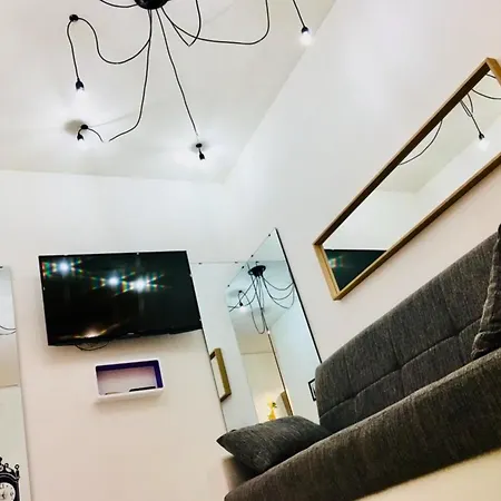 Beautiful Close To The Metro With Big Balcony Apartment *
