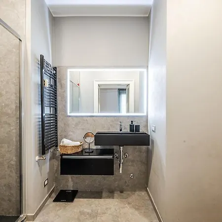 - Bilocale Design - Metropolitana - Train