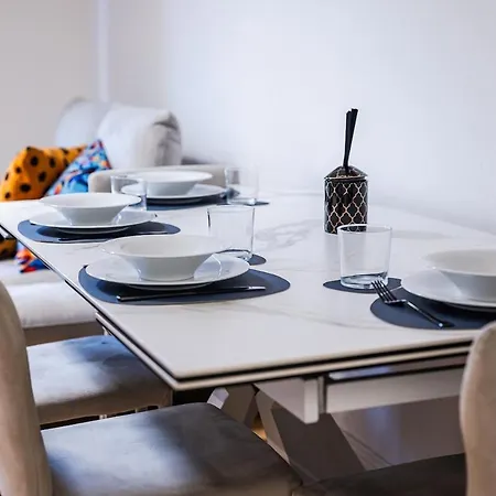 - Bilocale Design - Metropolitana - Train