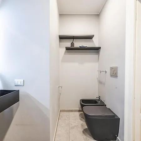 - Bilocale Design - Metropolitana - Train